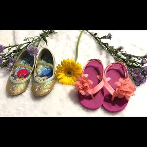 ✌🏻🌺 T W O Pairs of adorable toddler shoes!